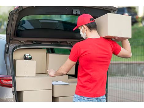 Entrega de Mercadorias com Carro de Passeio